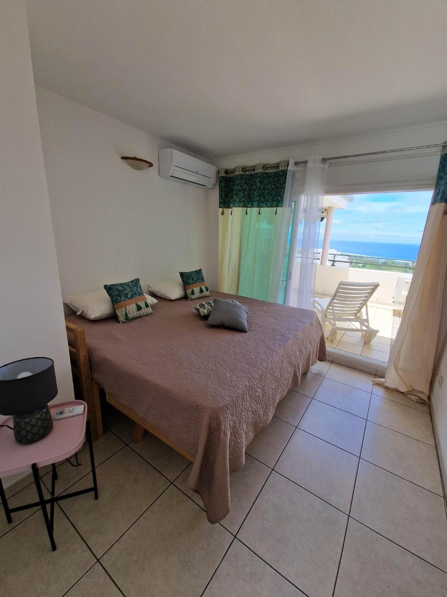 Appartement Villa Sur Le Toit, Vue Mer Saint-Gilles Les Bains Exterior photo