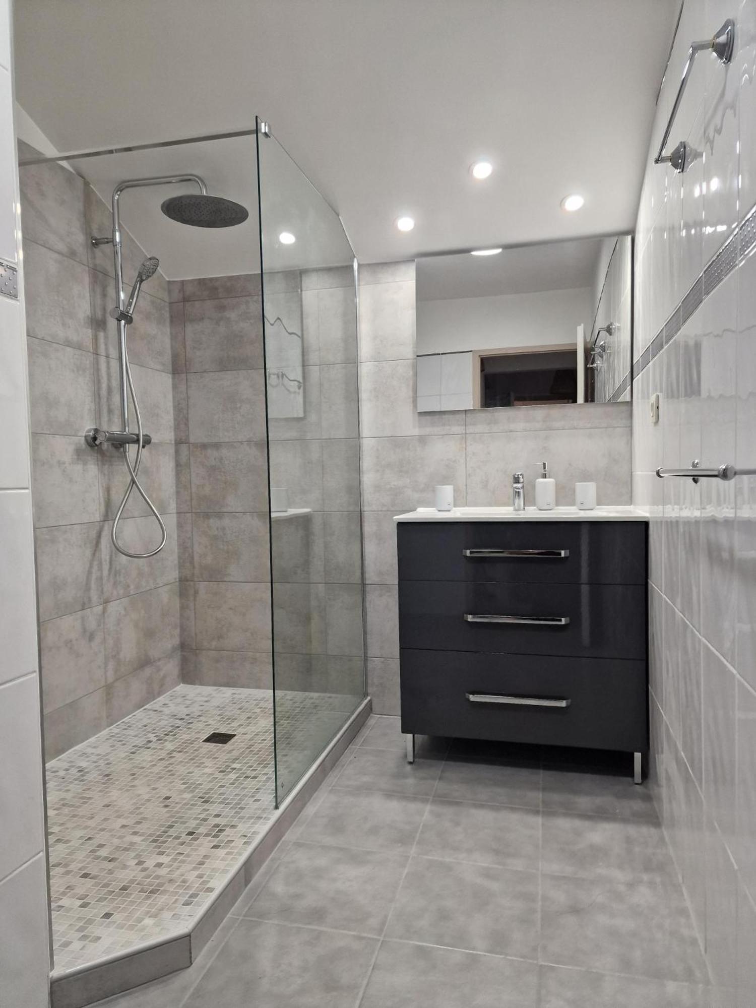 Appartement Villa Sur Le Toit, Vue Mer Saint-Gilles Les Bains Exterior photo